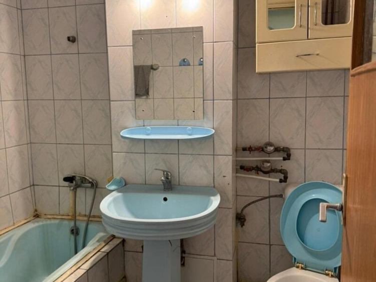 Apartament cu 3 camere decomandat în Dristor
