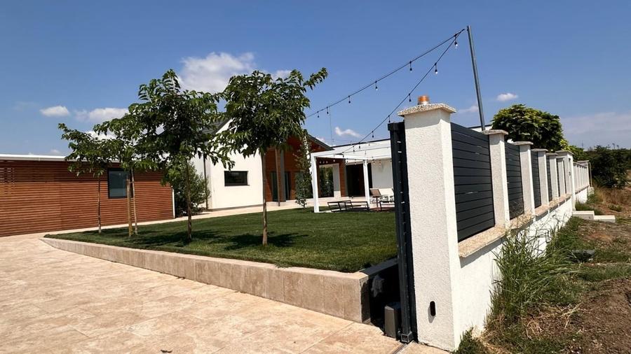 Casă individuală cu 5 camere cu Canalizare în Aeroport