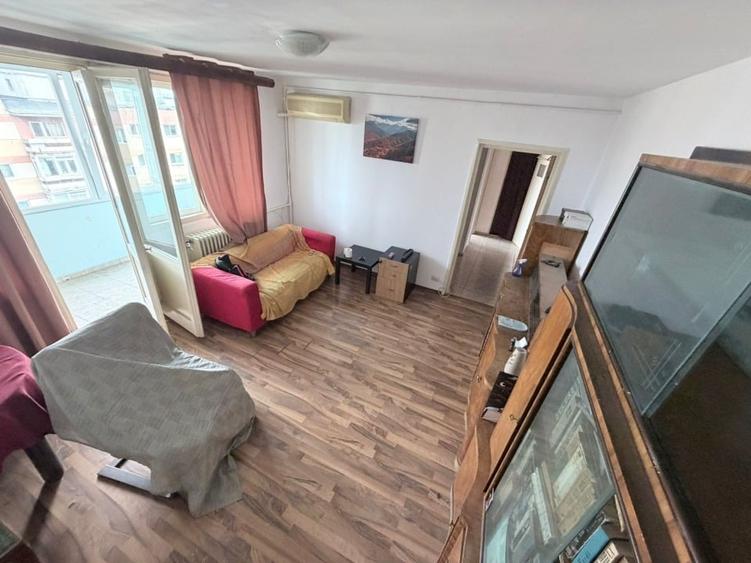 Apartament cu 3 camere semidecomandat, mobilat în Lujerului