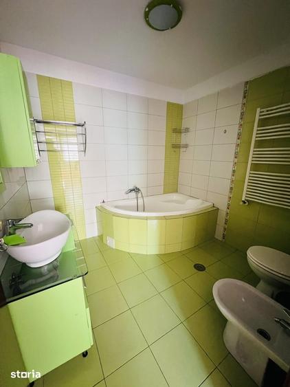 Casă cu 5 camere cu Teren 200 Mp în Central