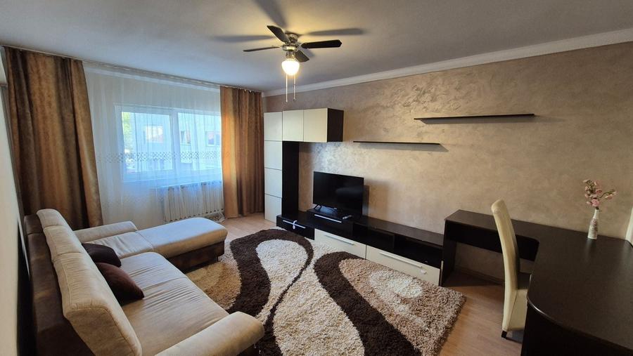 Apartament cu 3 camere decomandat în Nufărul