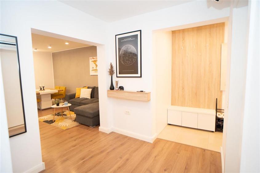 Apartament cu 3 camere semidecomandat în Rogerius