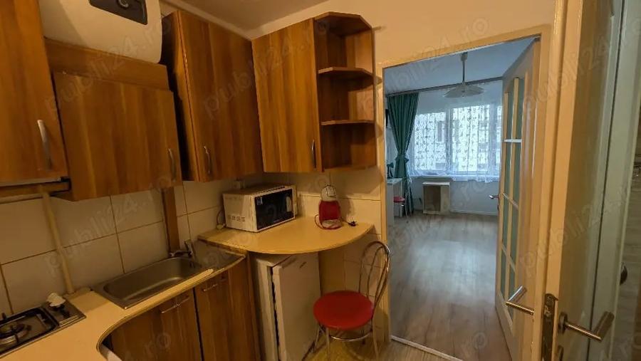 Garsonieră decomandată în Central