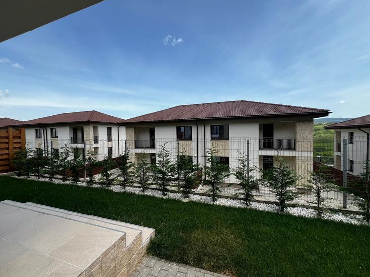 Duplex cu 4 camere cu Canalizare în Florești