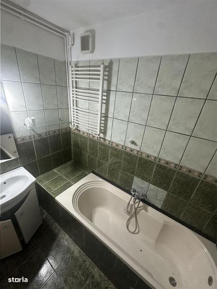 Apartament cu 4 camere decomandat în Lipovei