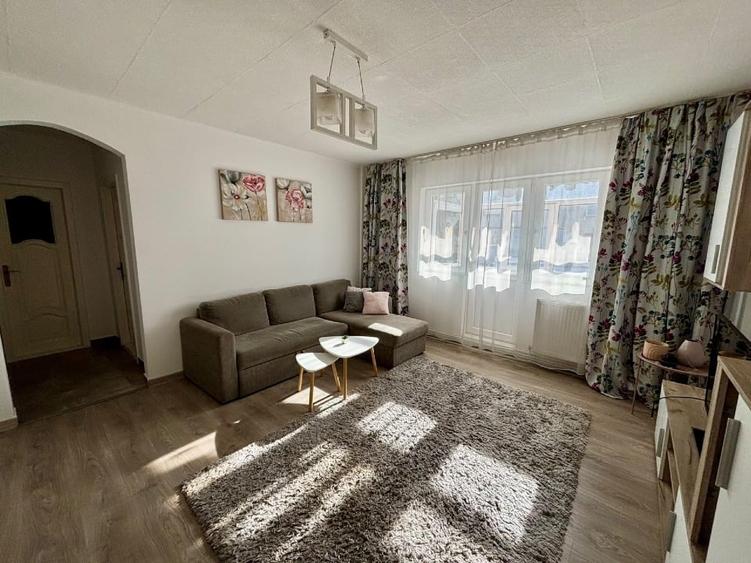Apartament cu 2 camere semidecomandat, mobilat în Decebal