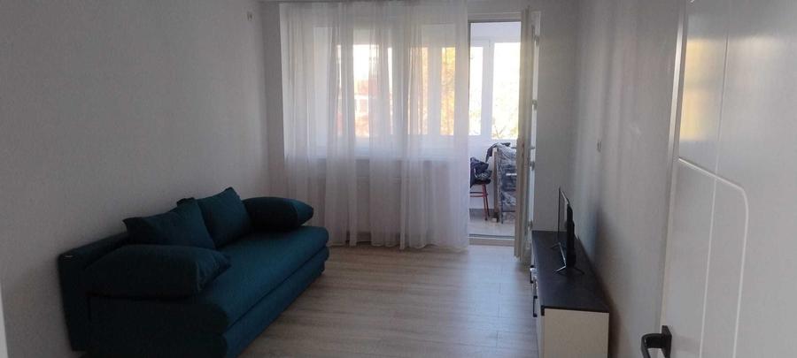 Apartament cu 2 camere semidecomandat în Apărătorii Patriei