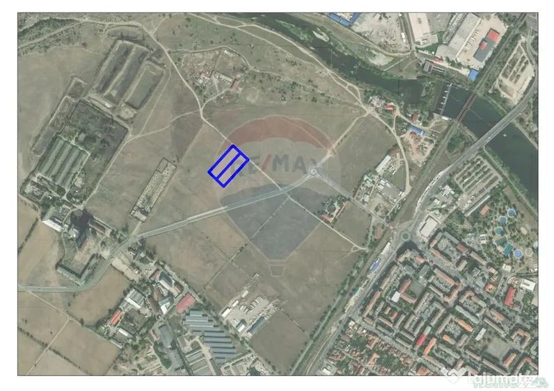 Teren de 7000 mp, în Iosia