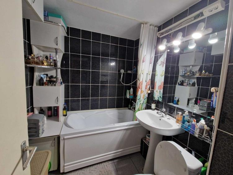 Apartament cu 3 camere decomandat în Dacia