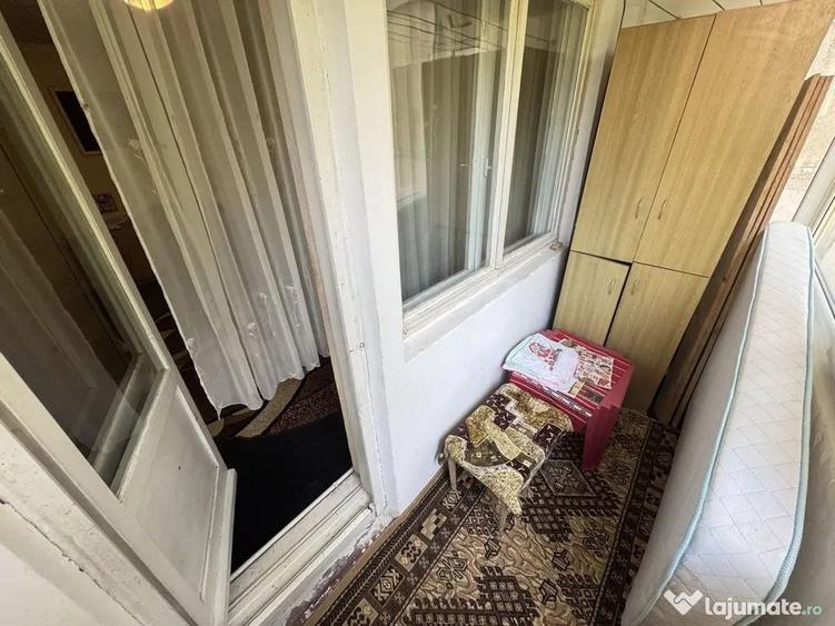 Apartament cu 3 camere semidecomandat în Tomis Nord