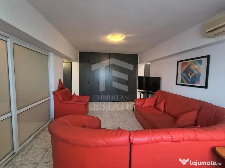 Apartament cu 3 camere semidecomandat în Panduri