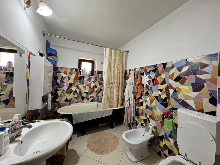 Casă individuală cu 4 camere cu Canalizare în Ruși