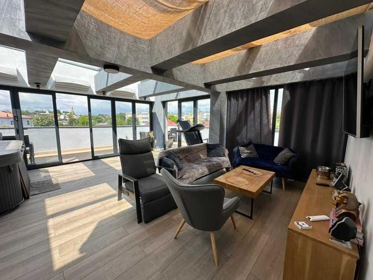 Apartament cu 3 camere decomandat în Exterior Vest
