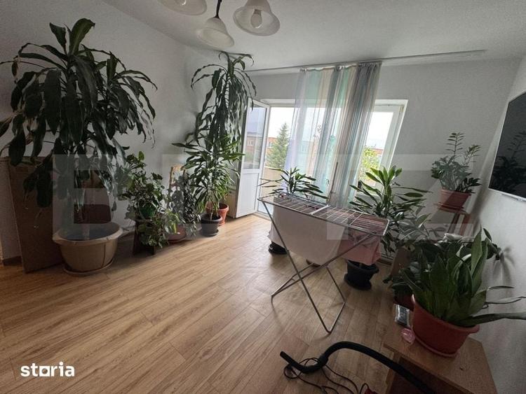 Apartament cu 3 camere semidecomandat în Gojdu