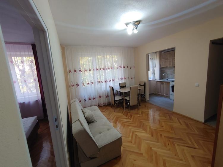 Apartament cu 3 camere semidecomandat în Central