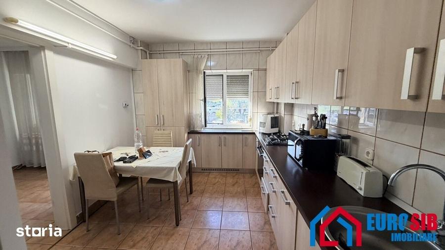 Apartament cu 3 camere decomandat în Ștrand