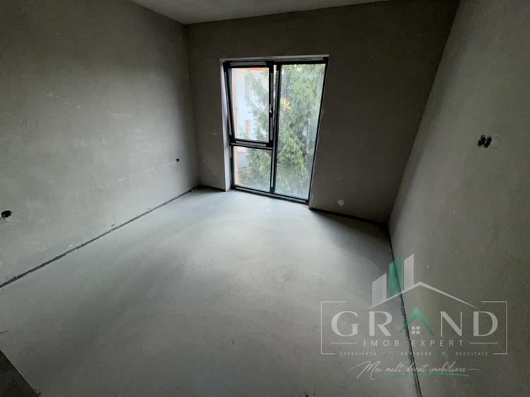 Apartament cu 4 camere semidecomandat în Andrei Mureșanu