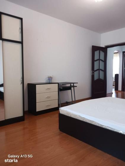 Apartament cu 3 camere decomandat în Gară