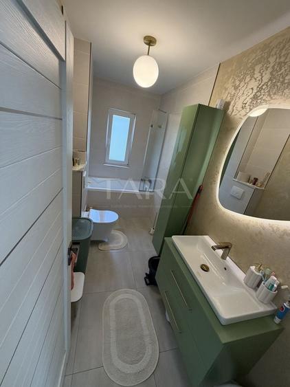 Apartament cu 3 camere decomandat, mobilat în Sânnicoară