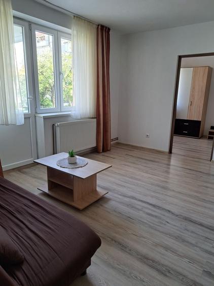 Apartament cu 2 camere semidecomandat în Cedonia