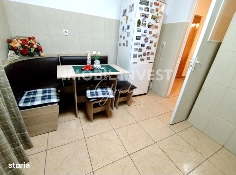 Apartament cu 3 camere decomandat în Cetate