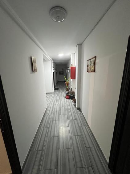 Apartament cu 3 camere semidecomandat, mobilat în Florești