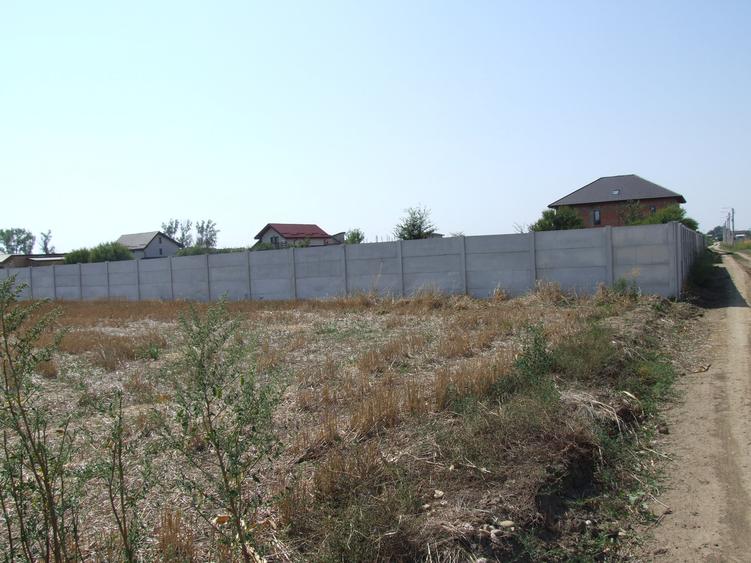 Teren intravilan de 9817 mp, în Domnești
