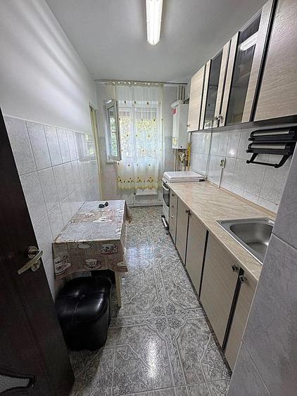 Garsonieră decomandată în Est