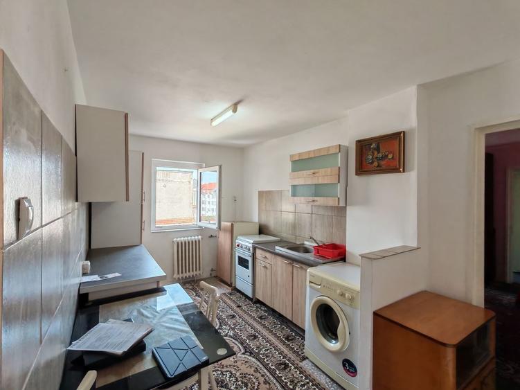 Apartament cu 2 camere semidecomandat, mobilat în Complex Studențesc
