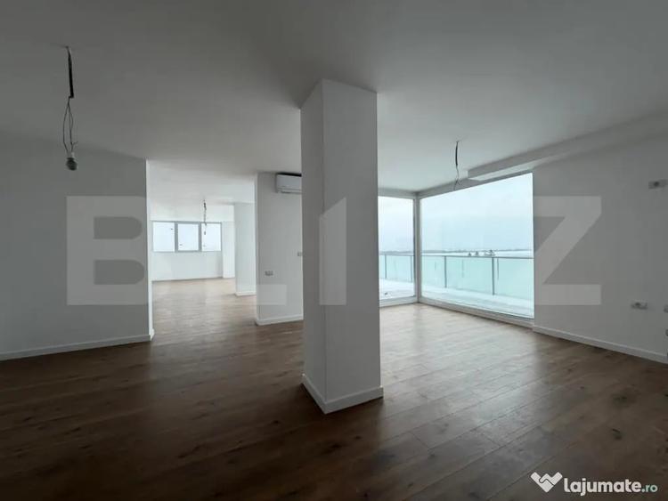 Apartament cu 4 camere semidecomandat în Torontalului