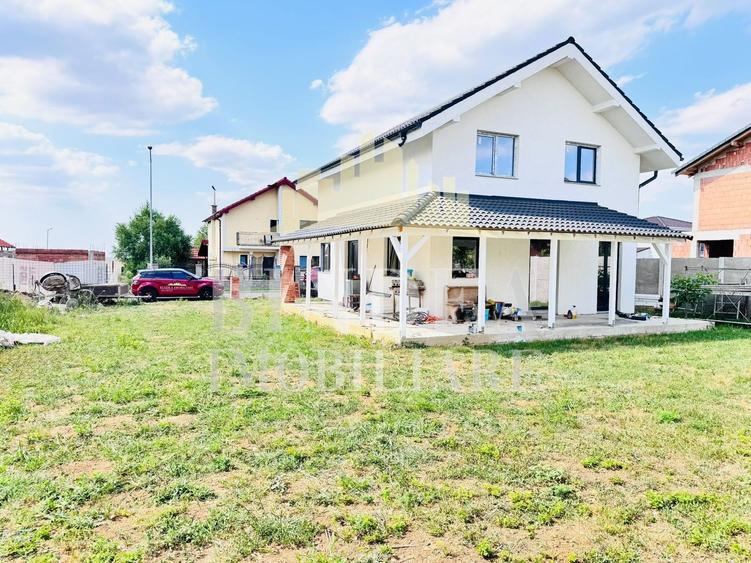 Casă individuală cu 6 camere cu Canalizare în Giarmata