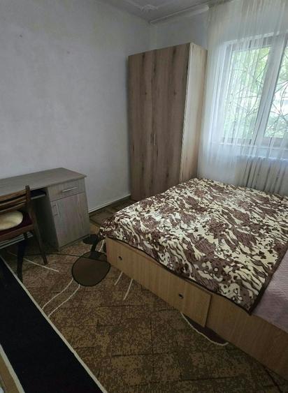 Apartament cu 3 camere semidecomandat în Alexandru cel Bun