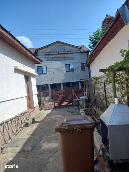 Casă cu 3 camere cu Teren 200 Mp în 23 August
