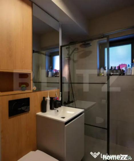 Apartament cu 4 camere decomandat în Est