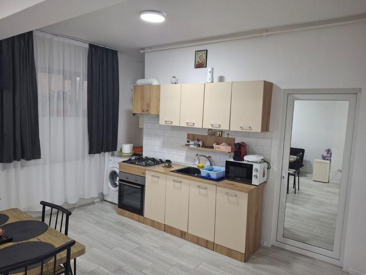 Apartament cu 2 camere semidecomandat, mobilat în Nord