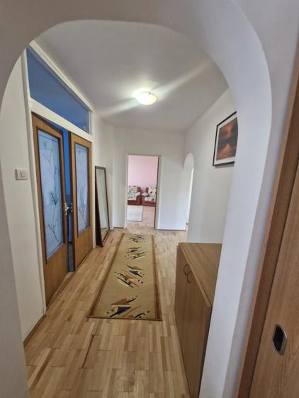 Apartament cu 4 camere decomandat în Timpuri Noi