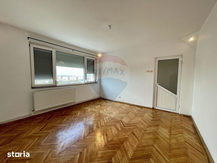 Apartament cu 3 camere semidecomandat în Nord