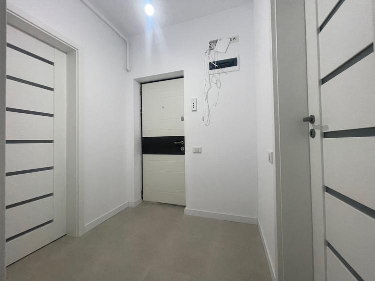 Apartament cu 3 camere semidecomandat în Central — fotografia 1