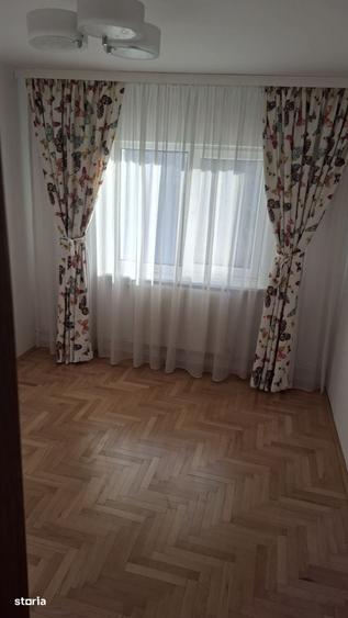 Apartament cu 3 camere decomandat în Eremia