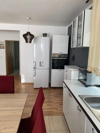 Apartament cu 3 camere decomandat în Dumbrăvița