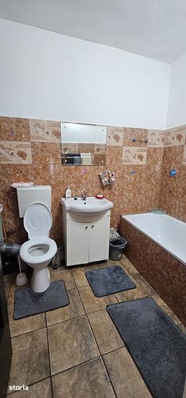 Apartament cu 4 camere decomandat în Bartolomeu