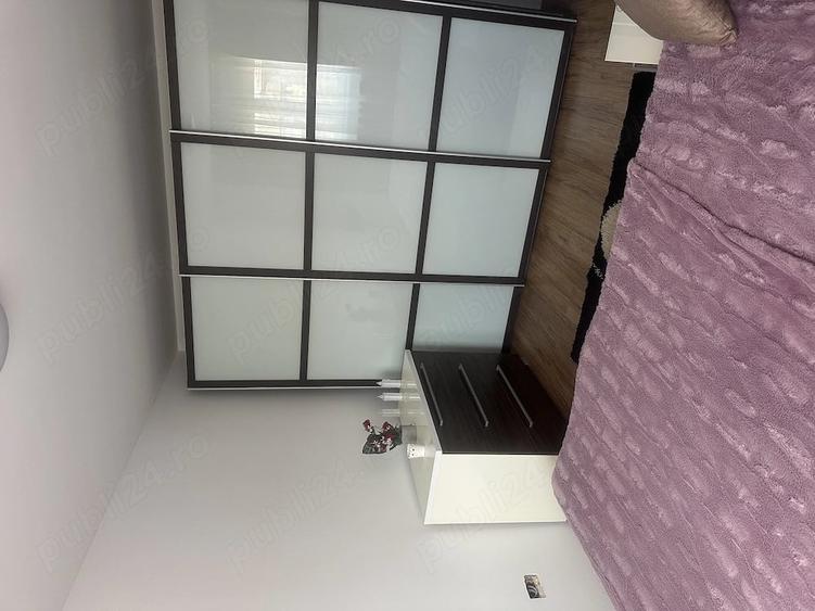 Apartament cu 3 camere semidecomandat în Girocului