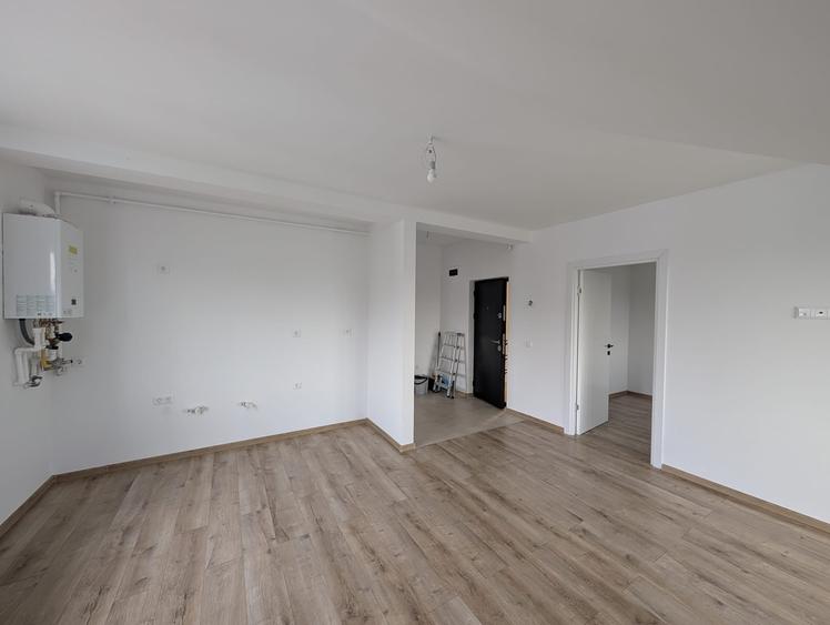 Apartament cu 3 camere semidecomandat în Florești