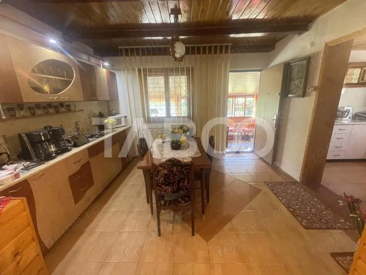 Casă cu 6 camere cu Teren 1030 Mp în Vale