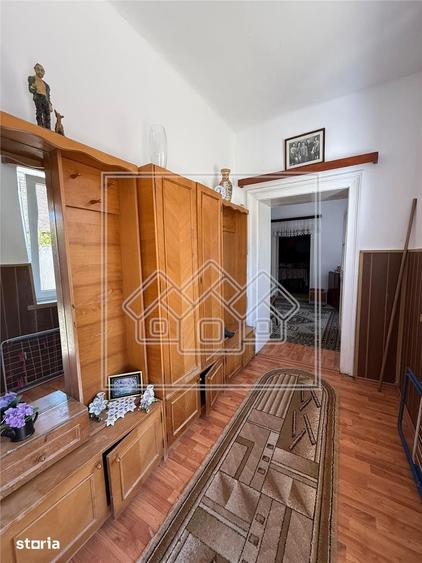 Casă cu 4 camere cu Teren 1418 Mp în Șeica Mare