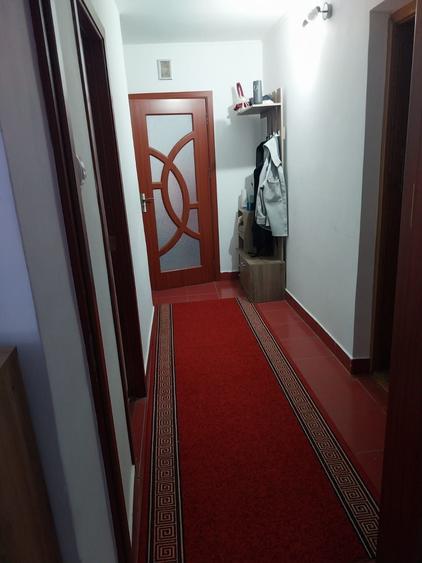 Apartament cu 2 camere semidecomandat în Ruginești