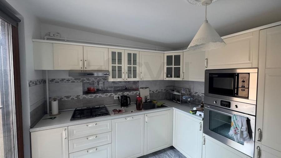 Apartament cu 3 camere decomandat în Aviației