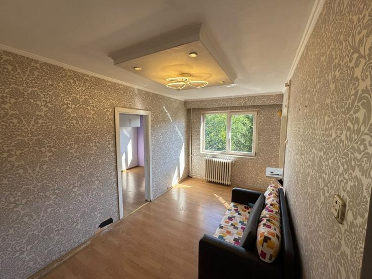 Apartament cu 3 camere semidecomandat în Șagului