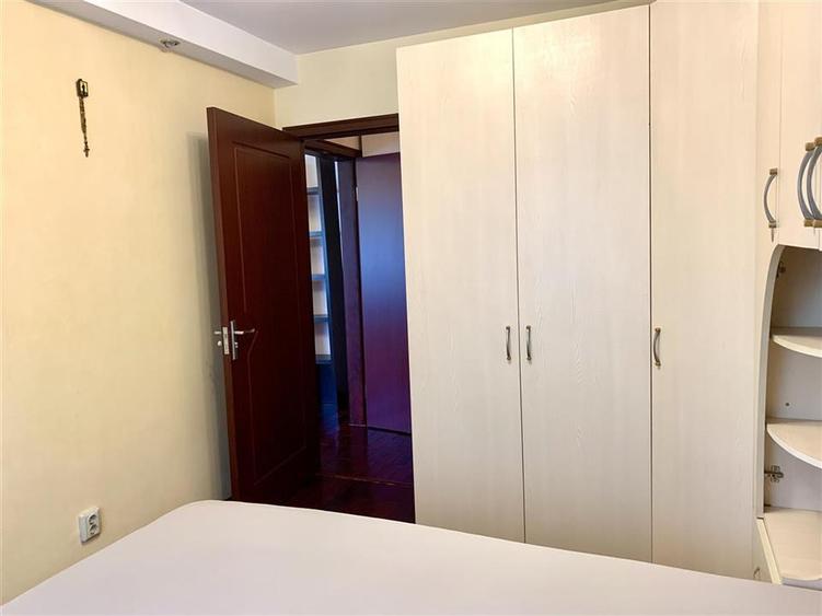 Apartament cu 3 camere semidecomandat în Rogerius