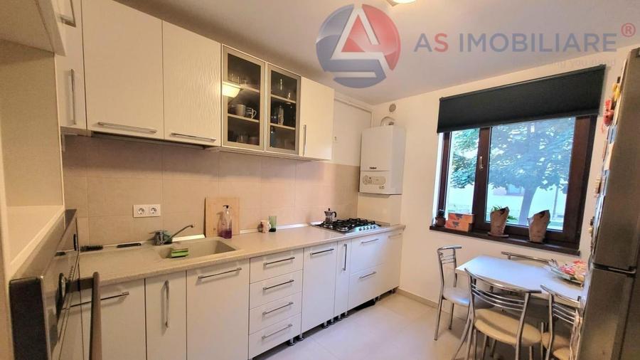 Apartament cu 2 camere decomandat în Tractorul